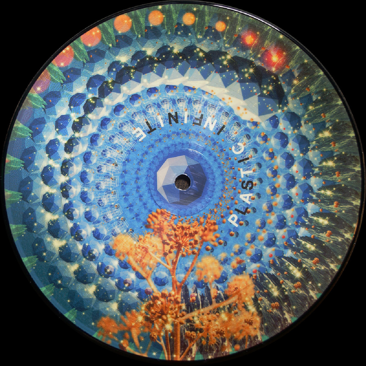 animated zoetrope vinyl design for 7" picture disc plastic infinite by sculpture, polygons and some strange plantlike structure are arranged in a circular pattern